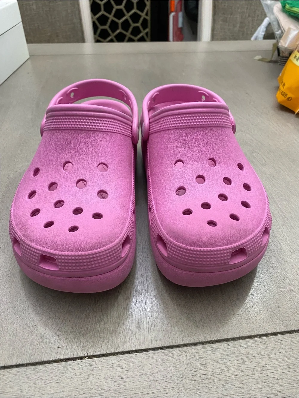 CROCS Kids Classic Clog in Bright Pink